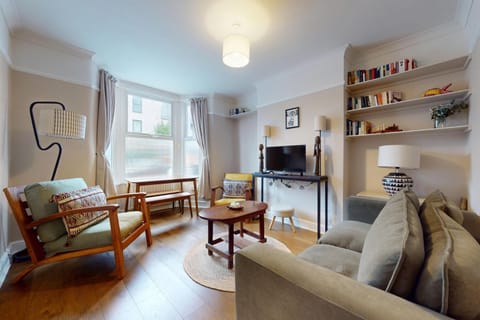Communal lounge/ TV room, TV and multimedia, Living room, Dining area