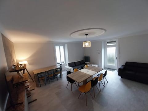 TV and multimedia, Living room, Dining area