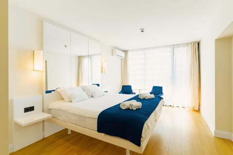 Bed, Living room, Seating area, Bedroom