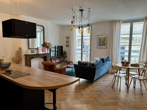 Kitchen or kitchenette, Seating area, Dining area