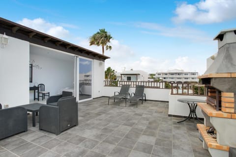 Property building, Balcony/Terrace, Living room