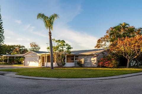 Property building, Neighbourhood, Street view