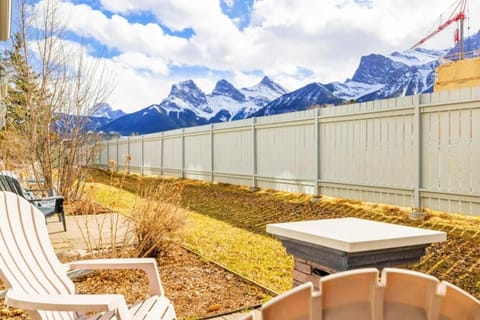 Patio, Mountain view
