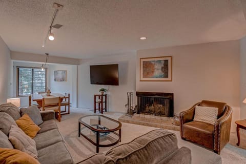 Vail 2BR Home Hot Tub 5 Minutes to Slopes House in Vail