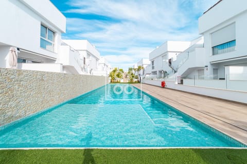 Property building, Day, Pool view, Swimming pool