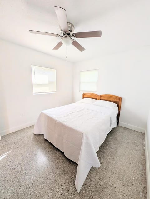 Charming EGAD Retreat - Steps to River & Shops Apartment in Melbourne