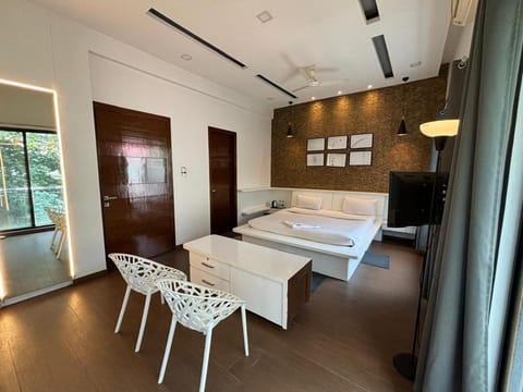 Photo of the whole room, Bedroom