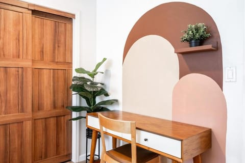 Cozy Designer 3BR 7-mins to Oakland Airport House in San Leandro