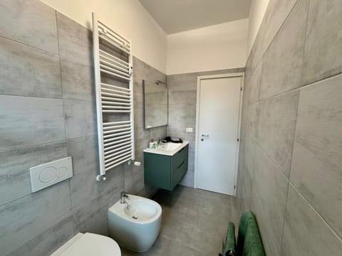 Bathroom, bidet, hair dryier, towels