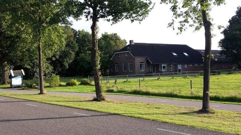 Property building, Neighbourhood, Natural landscape, Garden, Garden view, Street view