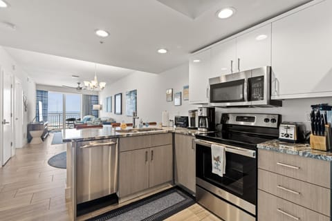 Beachfront Corner Condo 4th Floor Gulf Views Apartment hotel in Treasure Island