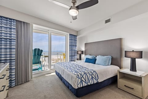 Beachfront Corner Condo 4th Floor Gulf Views Apartment hotel in Treasure Island