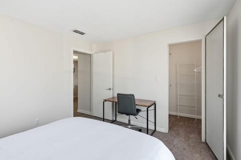 Contemporary Comfort at 502 Apartment in Jeffersontown