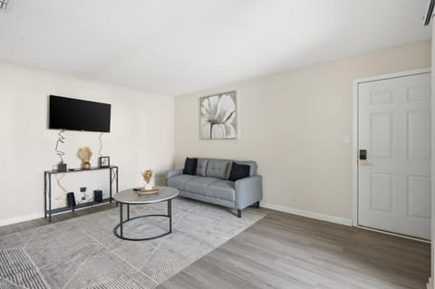 Cozy Modern 1BR at The Taylor Apartment in Jeffersontown