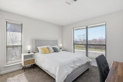 Modern Comfort at The Taylor Apartment in Jeffersontown