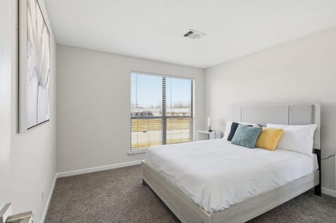 Modern Comfort at The Taylor Apartment in Jeffersontown