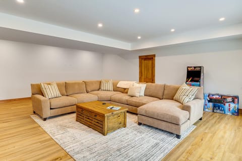 Luxe Mountain Home with Chefs Kitchen and Okemo Views House in Ludlow