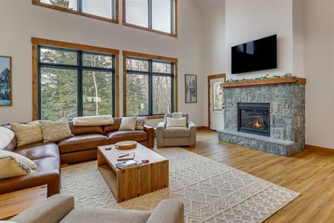 Luxe Mountain Home with Chefs Kitchen and Okemo Views House in Ludlow