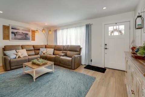 Deck, Fire Pit! Fully Updated Home Near Lake Huron House in Caseville