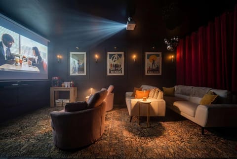 Villa with Gym Sauna Pool Hot Tub Mini Golf Fire pit House in Indian Shores