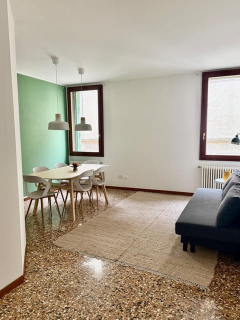 Wake up next to Vicenza's Most Beautiful Square! Apartment in Vicenza