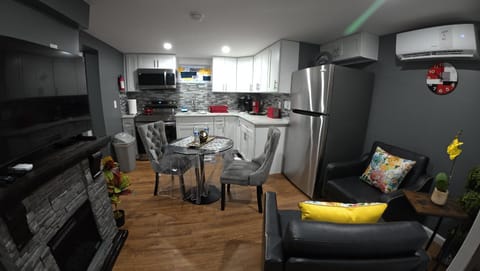 Kitchen or kitchenette, Living room, Seating area, Dining area