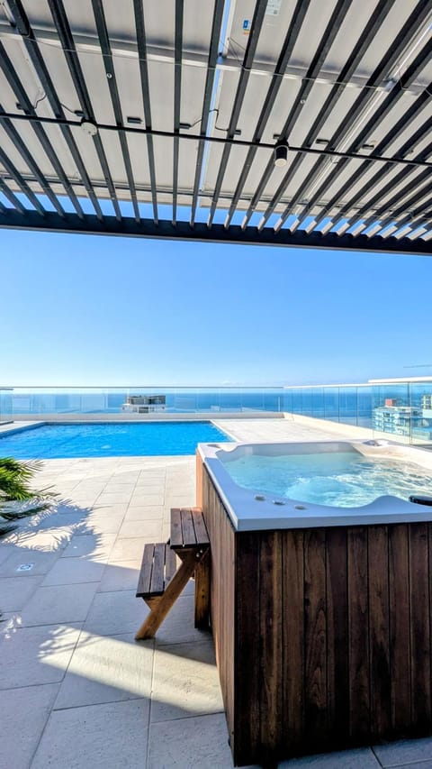 Pool view, Sea view