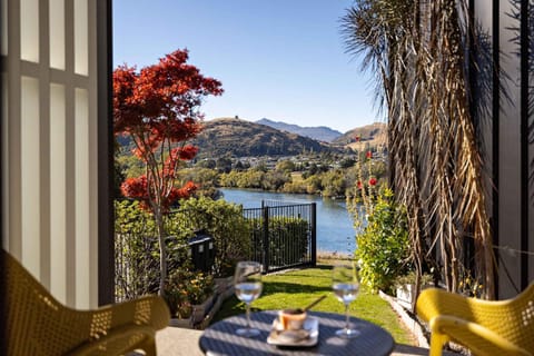 Patio, Garden, Balcony/Terrace, Seating area, Lake view, Mountain view