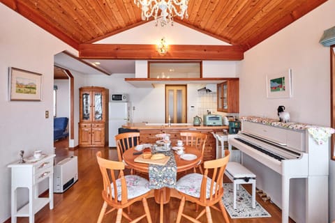 Living room, Dining area, kitchen