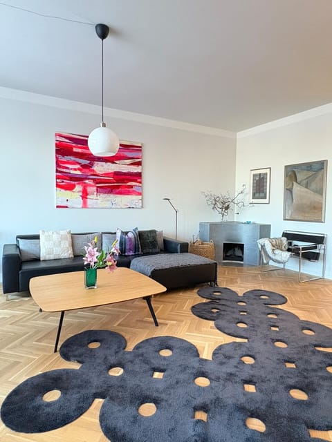 Living room, Seating area