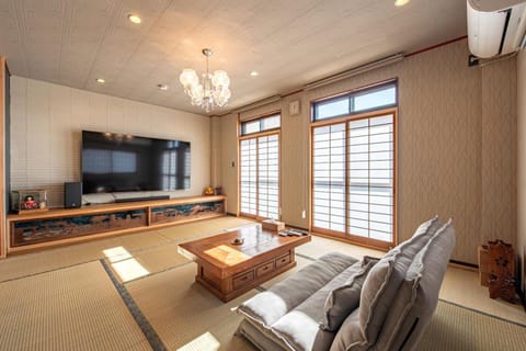 TV and multimedia, Living room, Photo of the whole room, furniture, heating, air conditioner