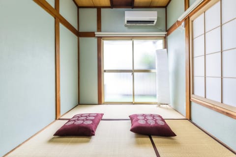Photo of the whole room, Bedroom, air conditioner