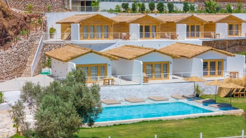 Property building, Patio, Day, Garden, View (from property/room), Balcony/Terrace, Swimming pool, sunbed