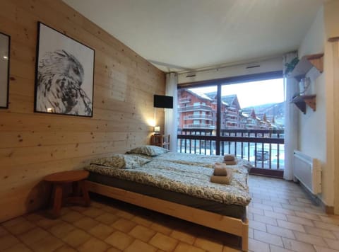 Bed, TV and multimedia, View (from property/room), Balcony/Terrace, Living room, Photo of the whole room, Seating area, Bedroom