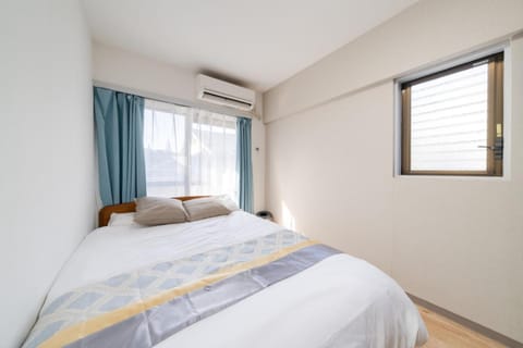 Bed, Photo of the whole room, air conditioner