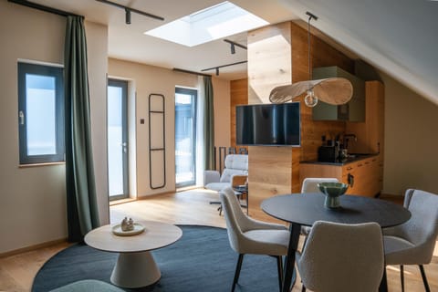 Communal lounge/ TV room, TV and multimedia, Living room, Evening entertainment