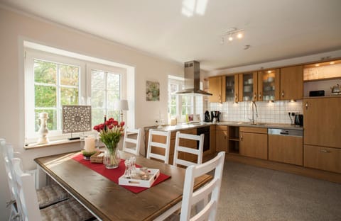 Property building, Kitchen or kitchenette, Living room