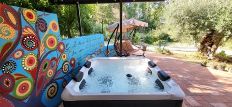 Hot Tub, Business facilities