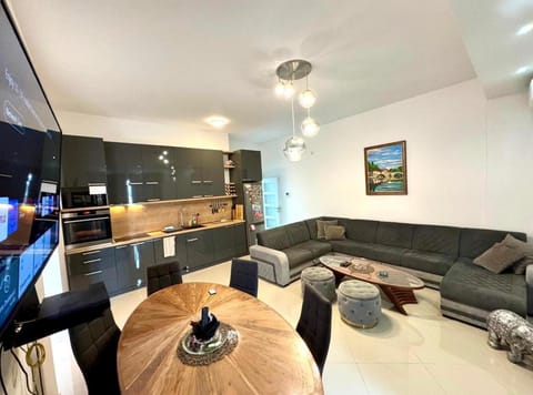 TV and multimedia, Kitchen or kitchenette, Living room, Seating area, minibar