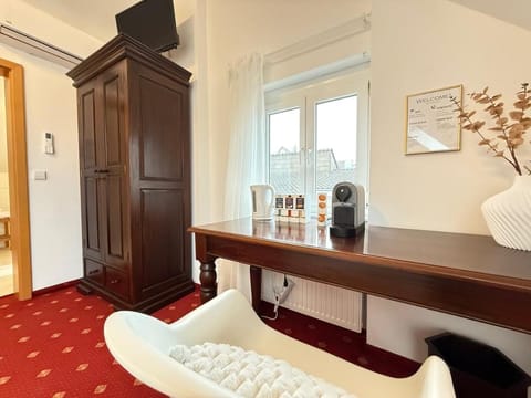 TV and multimedia, Seating area, wardrobe