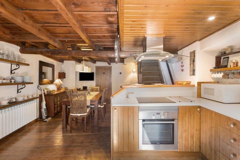 Kitchen or kitchenette, Living room