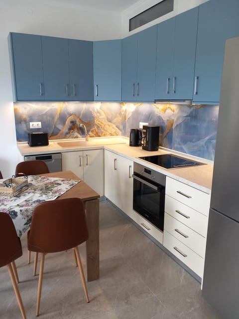 Kitchen or kitchenette, Dining area, dishwasher, oven, stove, toaster