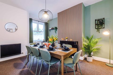 Seating area, Dining area