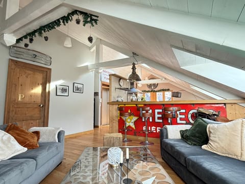 Living room, Lounge or bar
