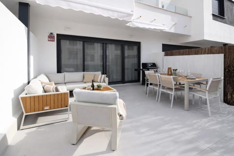 Patio, BBQ facilities, Balcony/Terrace, Seating area, Dining area