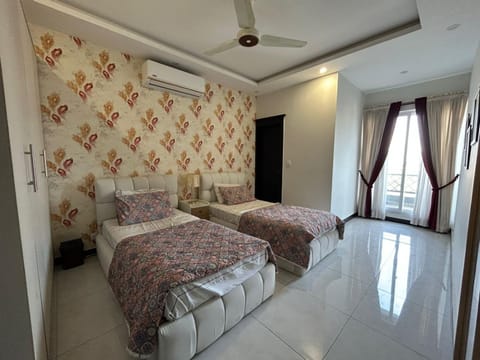 Bed, Photo of the whole room, Bedroom, air conditioner