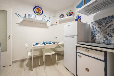 Property building, Kitchen or kitchenette, Living room