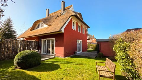Property building, Spring, Day, Garden, Garden view