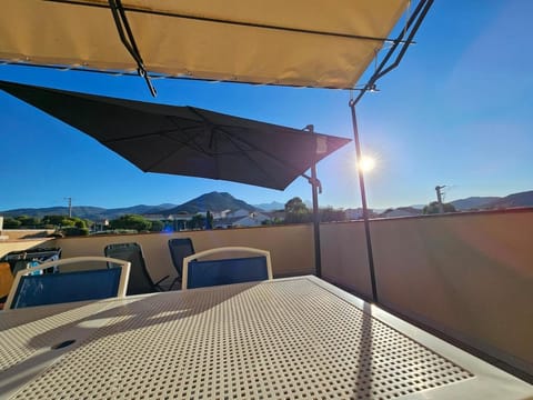 Balcony/Terrace, Mountain view