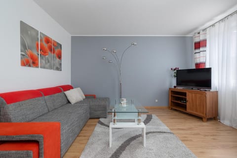 TV and multimedia, Living room, Seating area, Evening entertainment